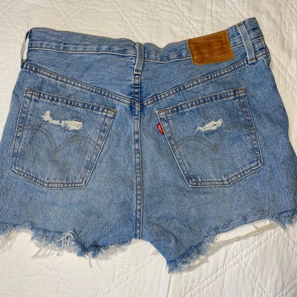 High wasted distressed denim shorts.